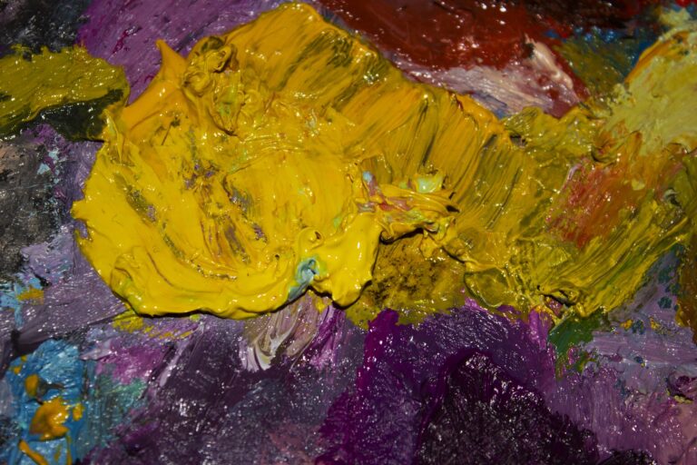 come togliere la vernice dai jeans